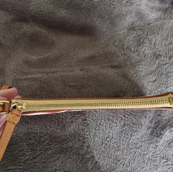 Dooney & Bourke Red and White Chevron Wristlet EUC! - Picture 10 of 15